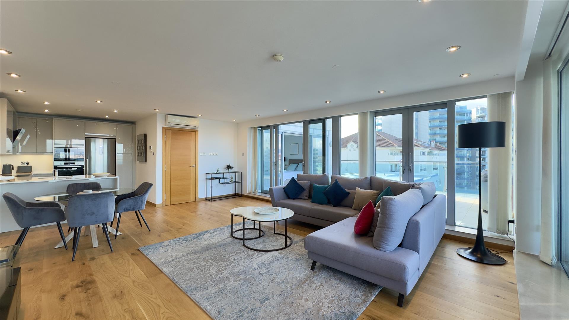 Image of Apartment - 2 Bedrooms - 2 Bathrooms for Rental in Royal Ocean Plaza-Gibraltar, Image 2